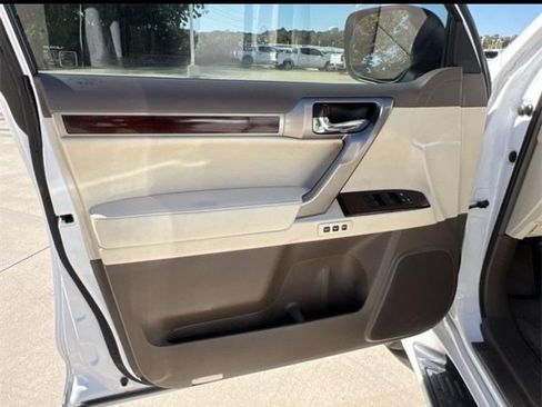 Used 2017 Lexus GX 460 Premium w/ Premium Package image 16