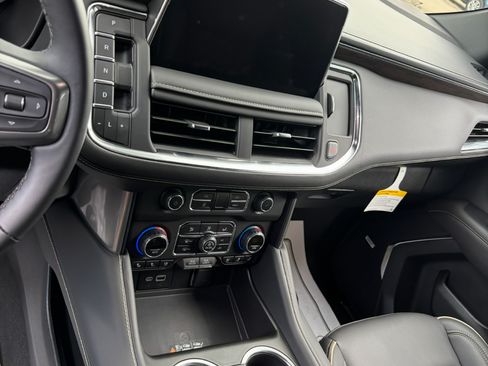 Used 2024 Chevrolet Suburban Premier image 4