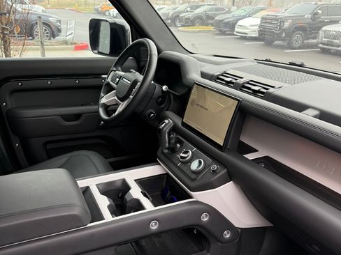 Used 2025 Land Rover Defender 110 X-Dynamic SE image 6