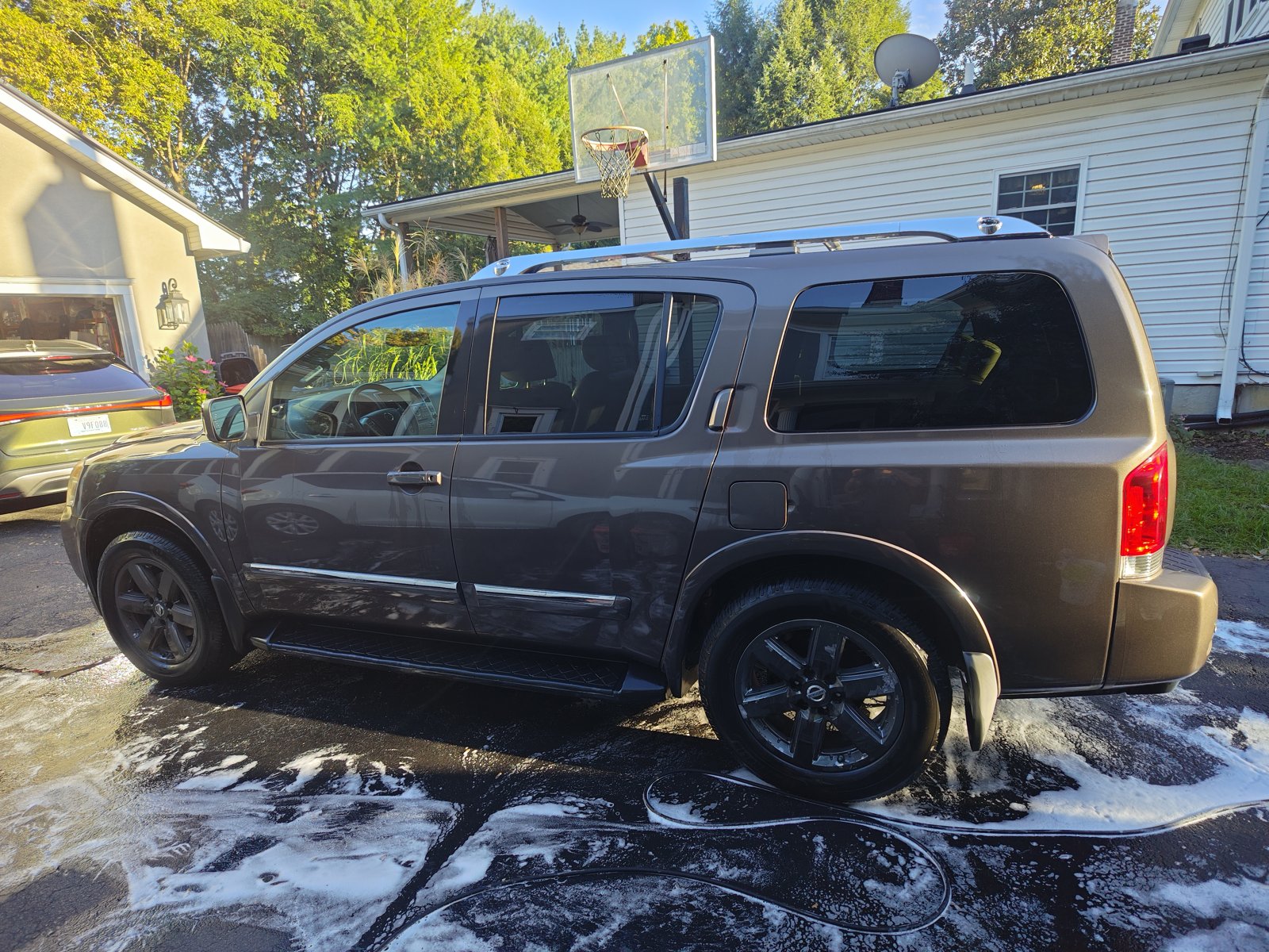 Used 2013 Nissan Armada Platinum w/ Platinum Reserve Pkg AWD/4WD image 2
