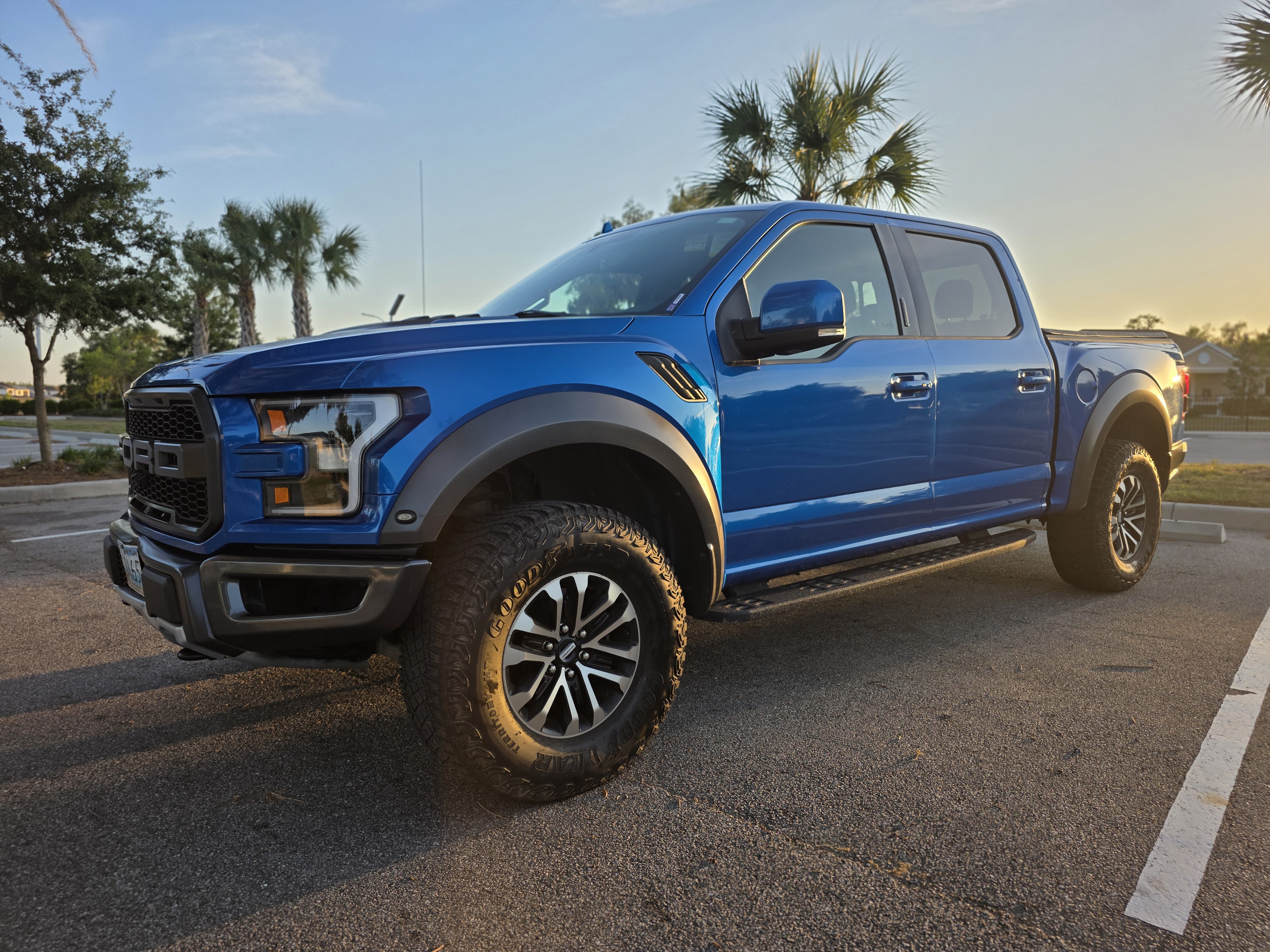 Used 2020 Ford F150 Raptor w/ Equipment Group 802A Luxury AWD/4WD image 8