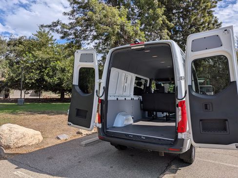 Used 2019 Mercedes-Benz Sprinter 2500 image 2