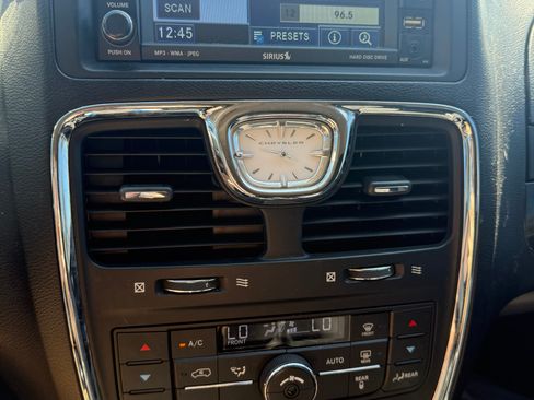 Used 2011 Chrysler Town & Country Touring image 12