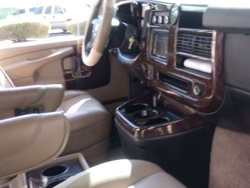 Used 2010 Chevrolet Express 1500 w/ Preferred Equipment Group image 15