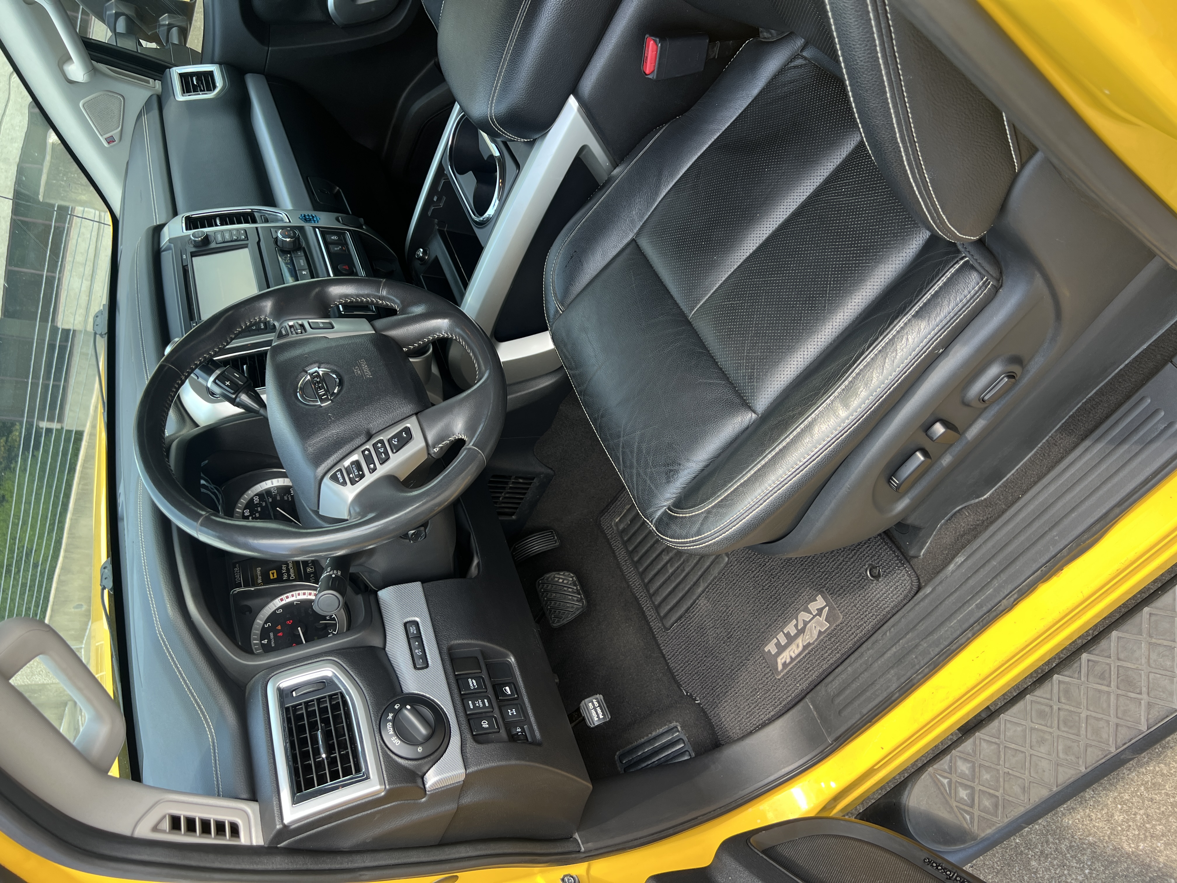 Used 2018 Nissan Titan PRO-4X w/ Pro-4x Convenience Package AWD/4WD image 18