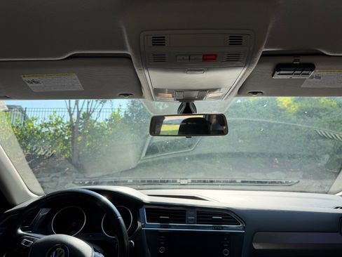 Used 2018 Volkswagen Tiguan SE FWD image 12