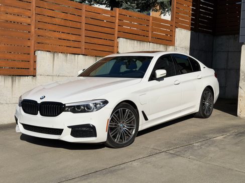 Used 2019 BMW 530e w/ M Sport Package image 1