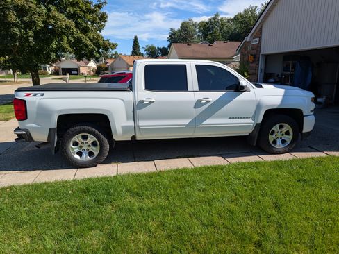 Used 2018 Chevrolet Silverado 1500 LT w/ All Star Edition image 2