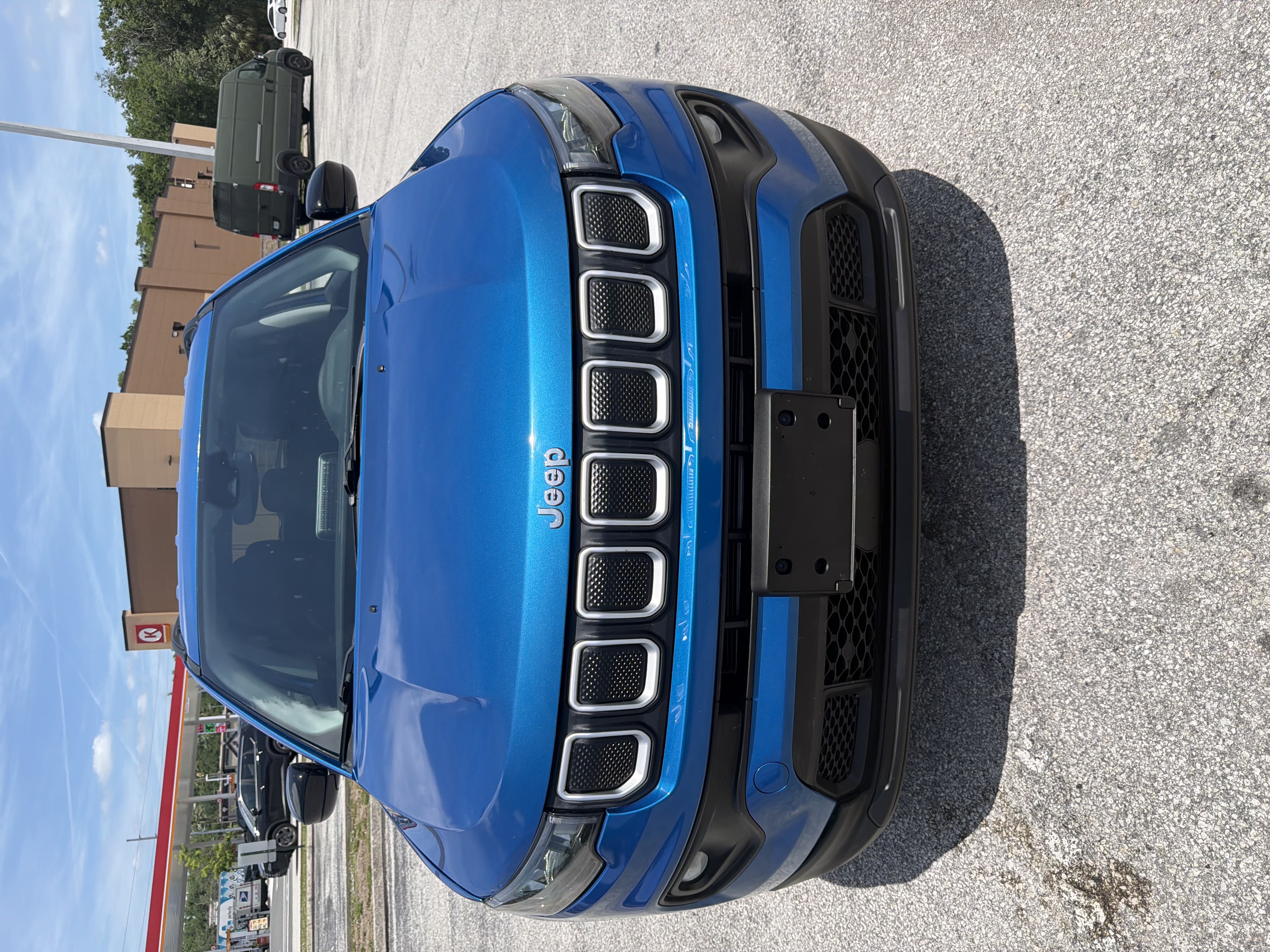 Used 2022 Jeep Compass Latitude FWD image 1