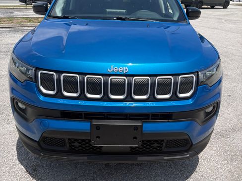 Used 2022 Jeep Compass Latitude FWD image 1