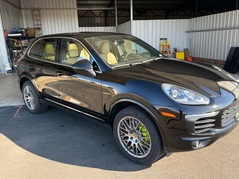 Used 2016 Porsche Cayenne S image 9