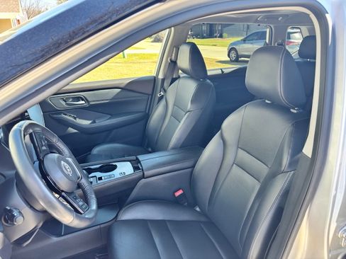 Used 2022 Nissan Rogue SL w/ SL Premium Package image 12