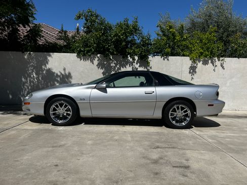 Used 2002 Chevrolet Camaro Z28 w/ SS Performance/Appearance Pkg RWD image 2