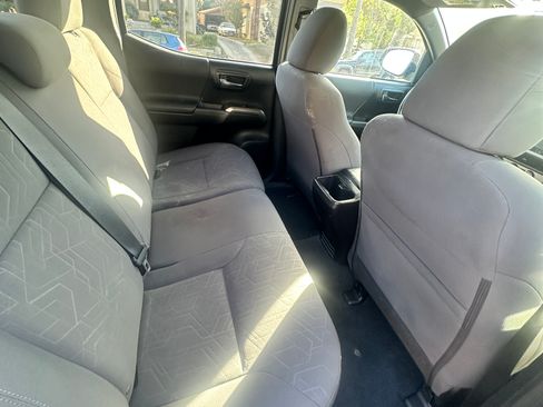 Used 2016 Toyota Tacoma TRD Sport image 13