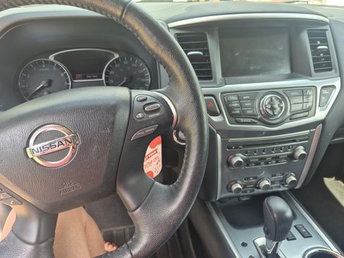 Used 2020 Nissan Pathfinder SL AWD/4WD image 17
