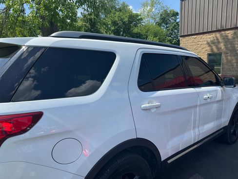 Used 2019 Ford Explorer XLT w/ Equipment Group 202A FWD image 4