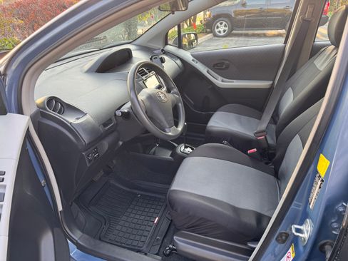 Used 2010 Toyota Yaris 4-Door Hatchback image 9