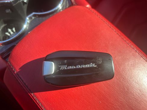 Used 2013 Maserati GranTurismo Sport image 18