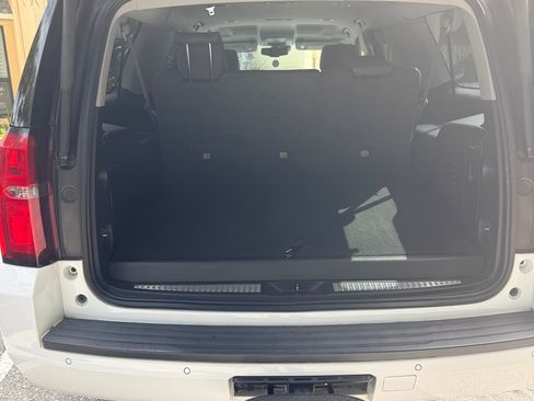 Used 2020 Chevrolet Suburban LT w/ RST Edition RWD image 6