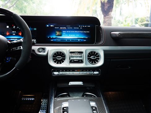 Used 2025 Mercedes-Benz G 63 AMG 4MATIC image 16