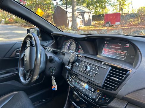 Used 2016 Honda Accord Sport image 5