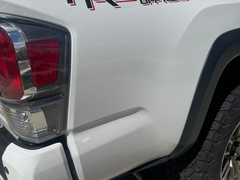 Used 2023 Toyota Tacoma TRD Off-Road w/ Technology Package AWD/4WD image 6