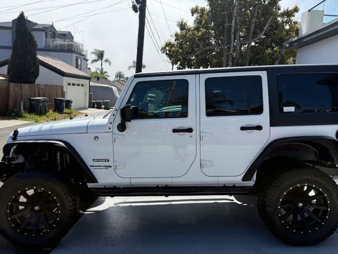 Used 2018 Jeep Wrangler Unlimited Sport w/ Connectivity Group image 4