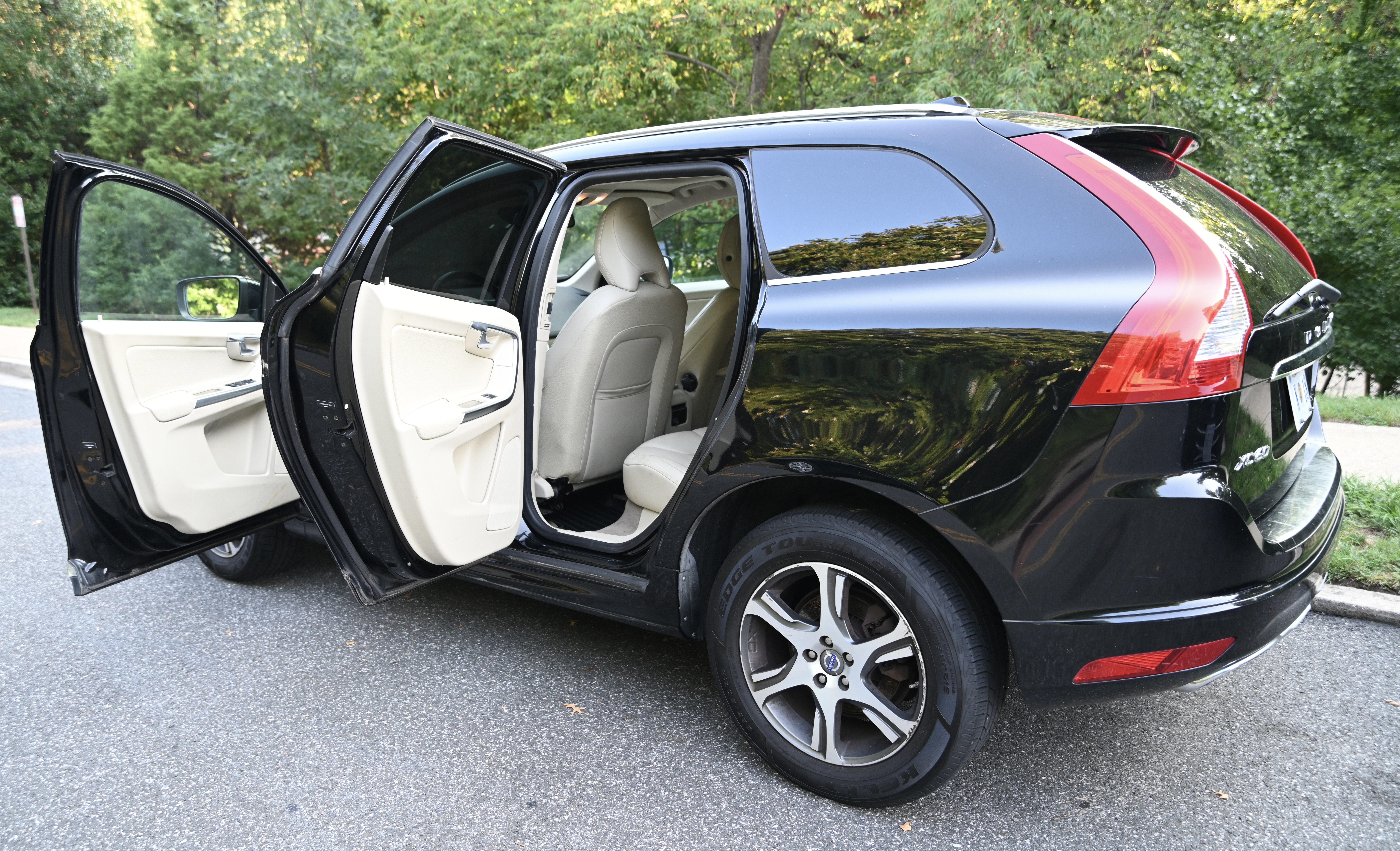 Used 2014 Volvo XC60 T6 AWD/4WD image 12