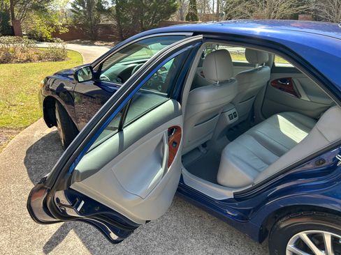Used 2011 Toyota Camry Hybrid Sedan 4D image 8