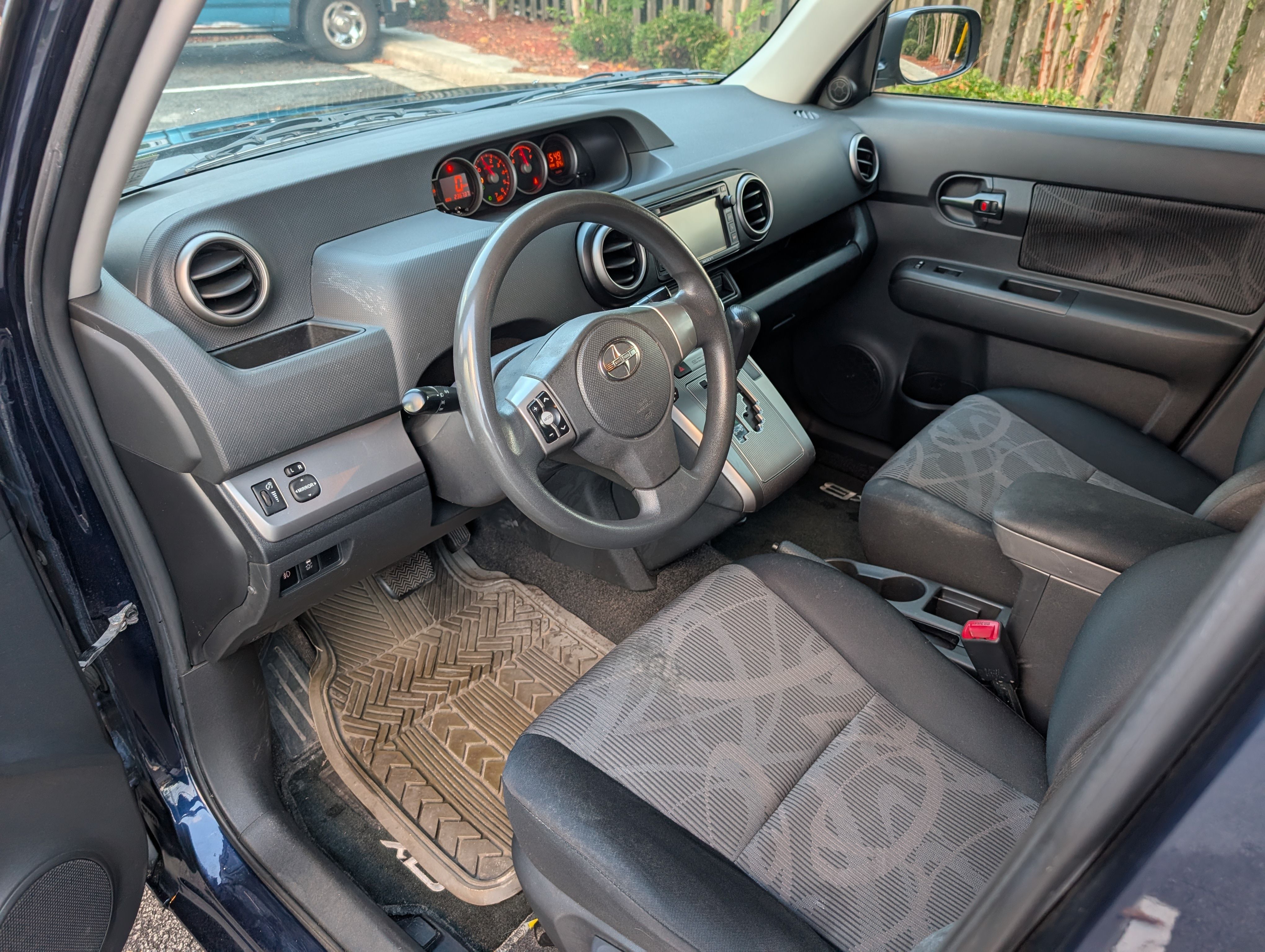 Used 2015 Scion xB FWD image 6