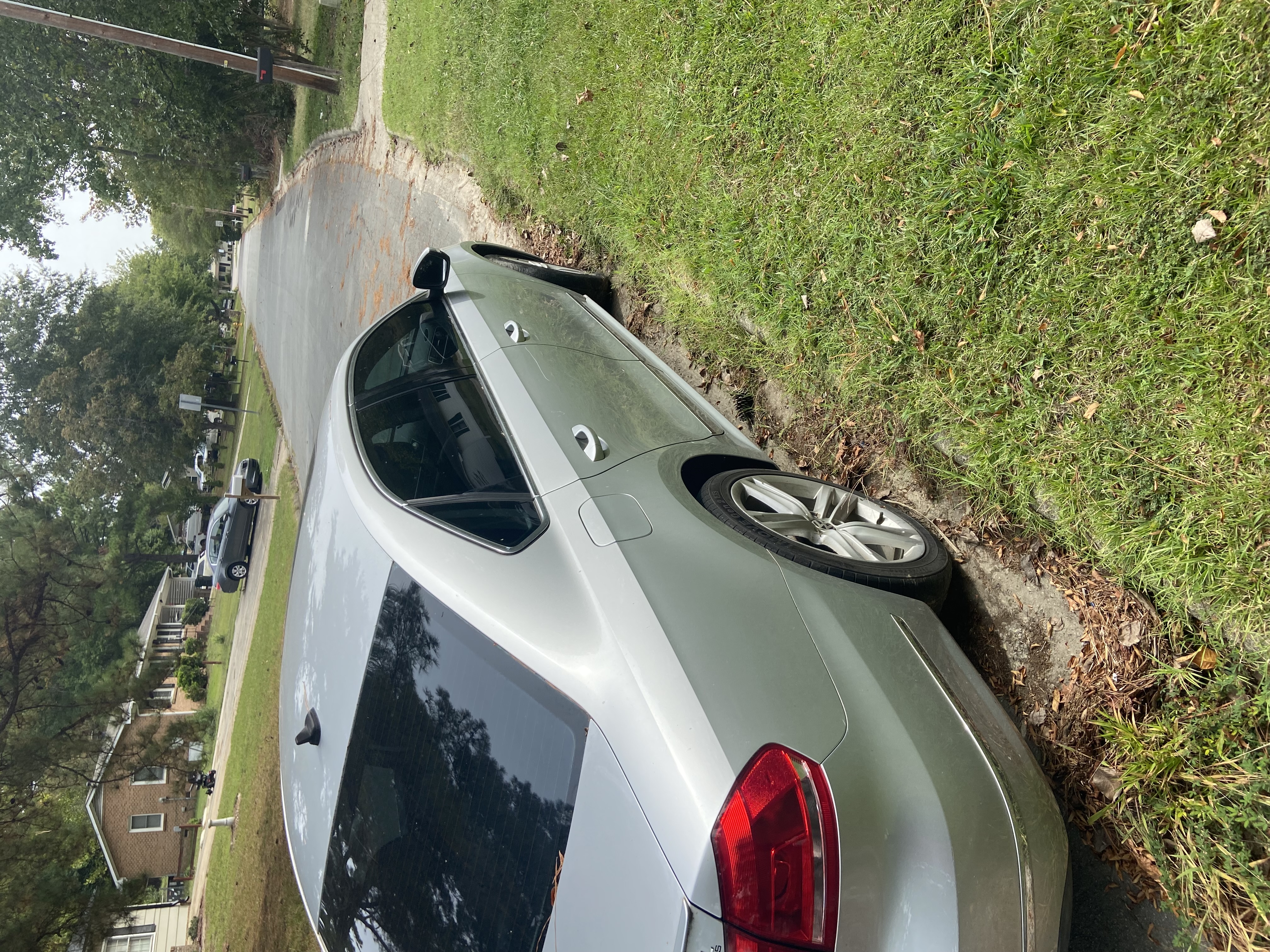 Used 2014 Volkswagen Passat 1.8T SEL Premium FWD image 5