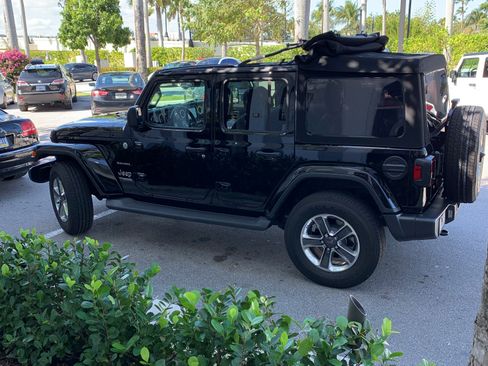 Used 2019 Jeep Wrangler Unlimited Sahara image 6