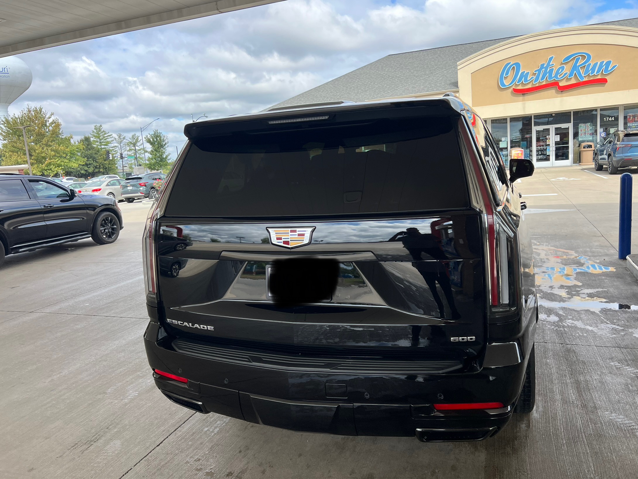 Used 2025 Cadillac Escalade ESV Sport w/ Touring Package AWD/4WD image 8