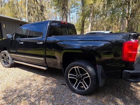Used 2018 Chevrolet Silverado 1500 LTZ Z71 image 4