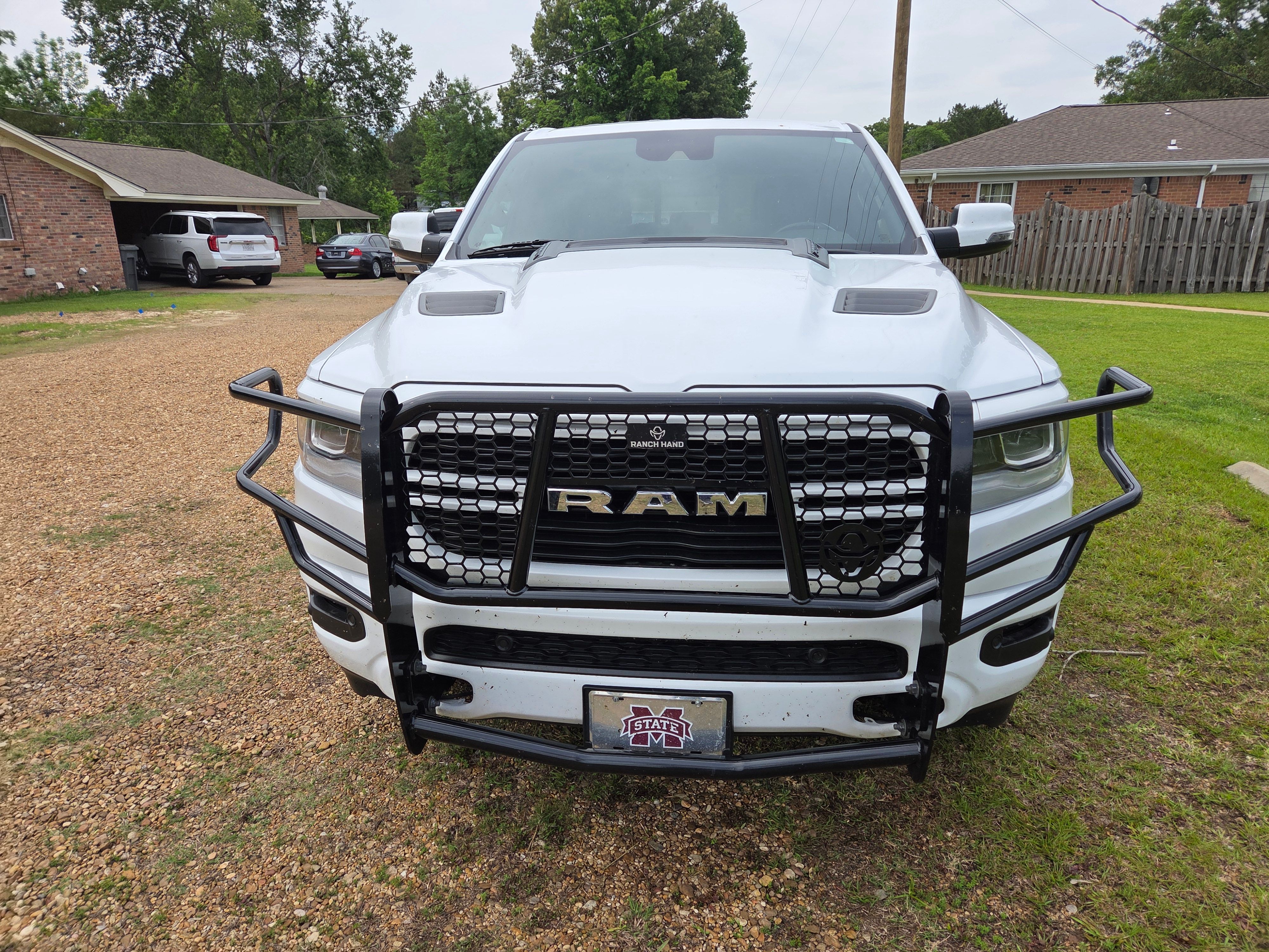 Used 2023 RAM 1500 Laramie AWD/4WD image 1