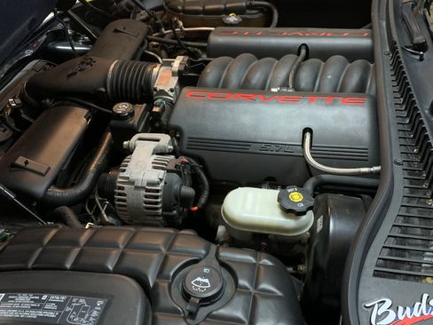 Used 2004 Chevrolet Corvette Convertible w/ Preferred Equipment Group image 11