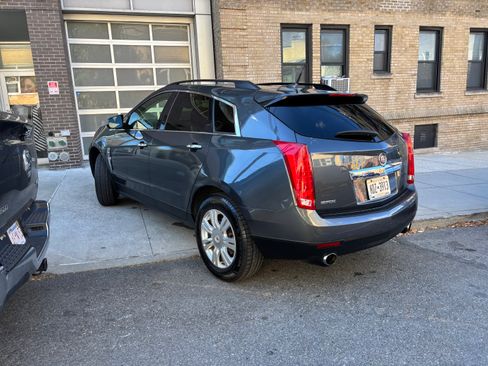 Used 2011 Cadillac SRX Luxury image 2