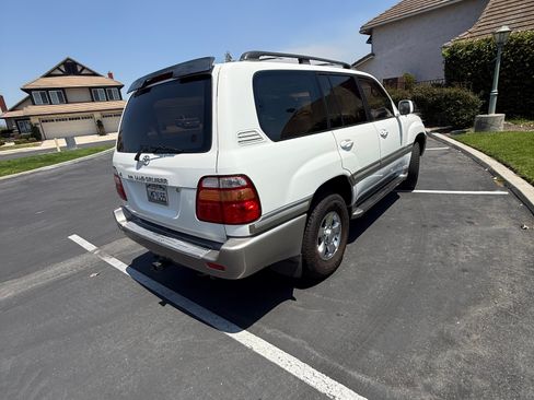 Used 2000 Toyota Land Cruiser AWD/4WD image 2
