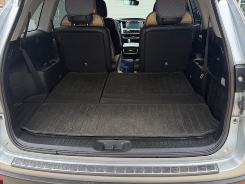 Used 2018 Toyota Highlander XLE image 9