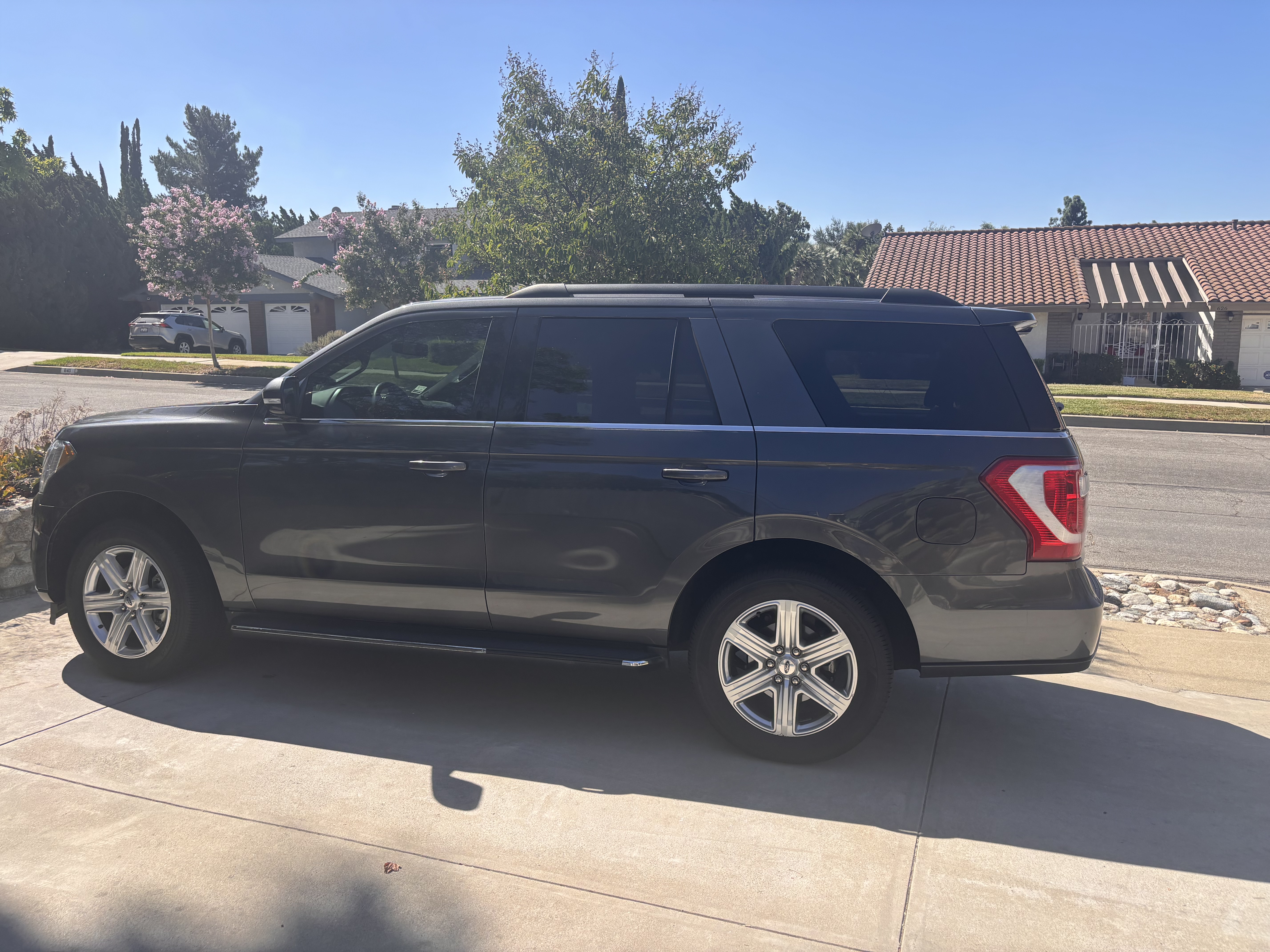 Used 2019 Ford Expedition XLT w/ Equipment Group 202A RWD image 5