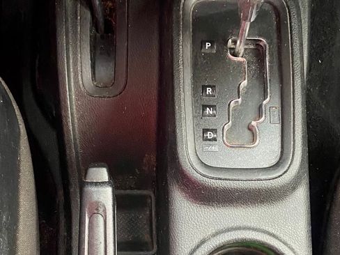 Used 2017 Jeep Wrangler Unlimited Rubicon w/ Connectivity Group image 10