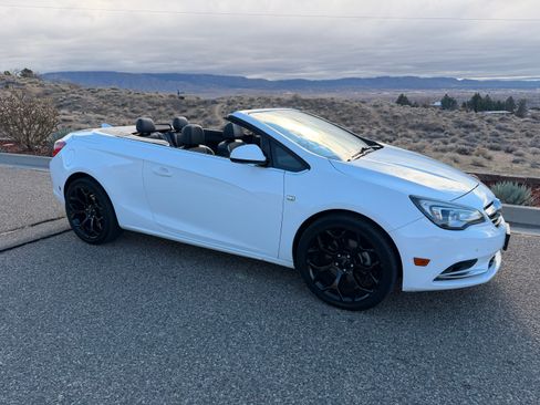 Used 2019 Buick Cascada Premium image 1