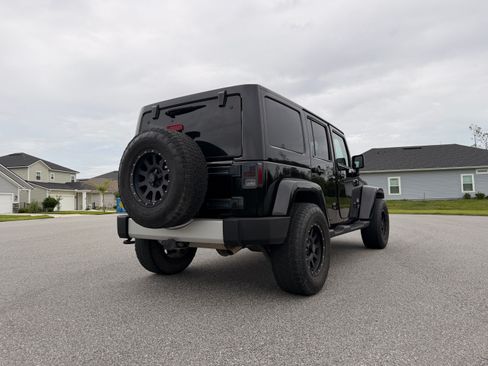 Used 2014 Jeep Wrangler Unlimited Sahara w/ Connectivity Group AWD/4WD image 8