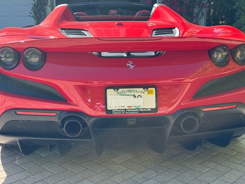 Used 2022 Ferrari F8 Tributo image 10