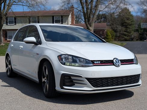 Used 2018 Volkswagen GTI S image 2