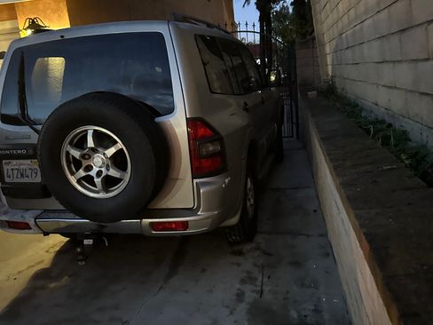 Used 2001 Mitsubishi Montero XLS image 11