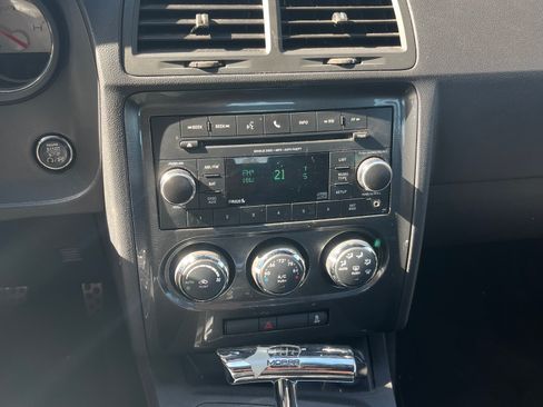Used 2012 Dodge Challenger SXT image 11