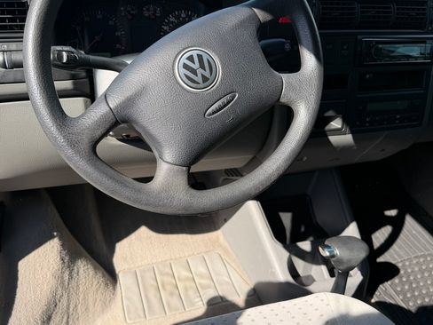 Used 2002 Volkswagen Eurovan GLS FWD image 8