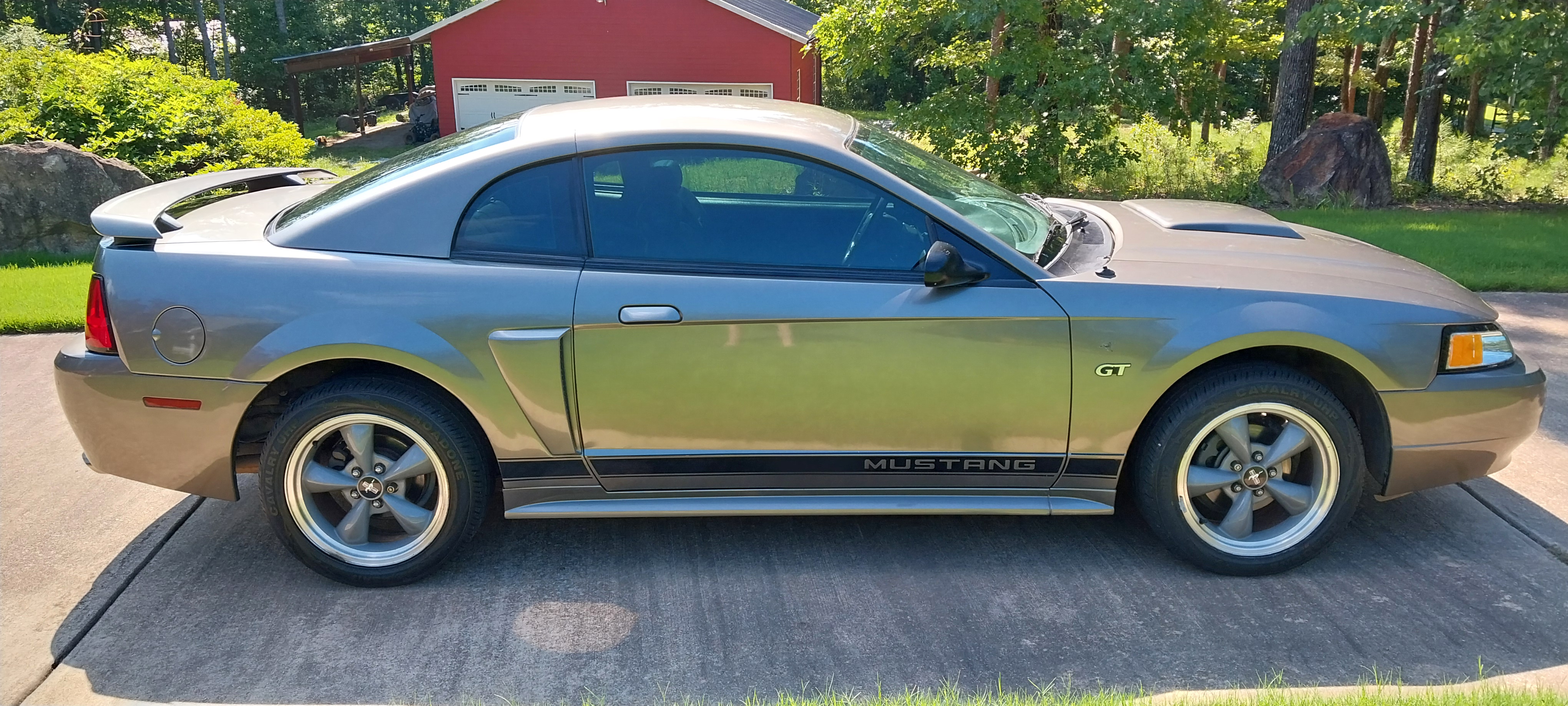 Used 2002 Ford Mustang GT Premium RWD image 2