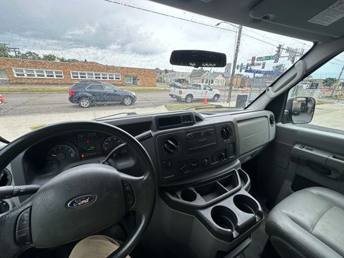 Used 2014 Ford E-250 and Econoline 250 RWD image 8